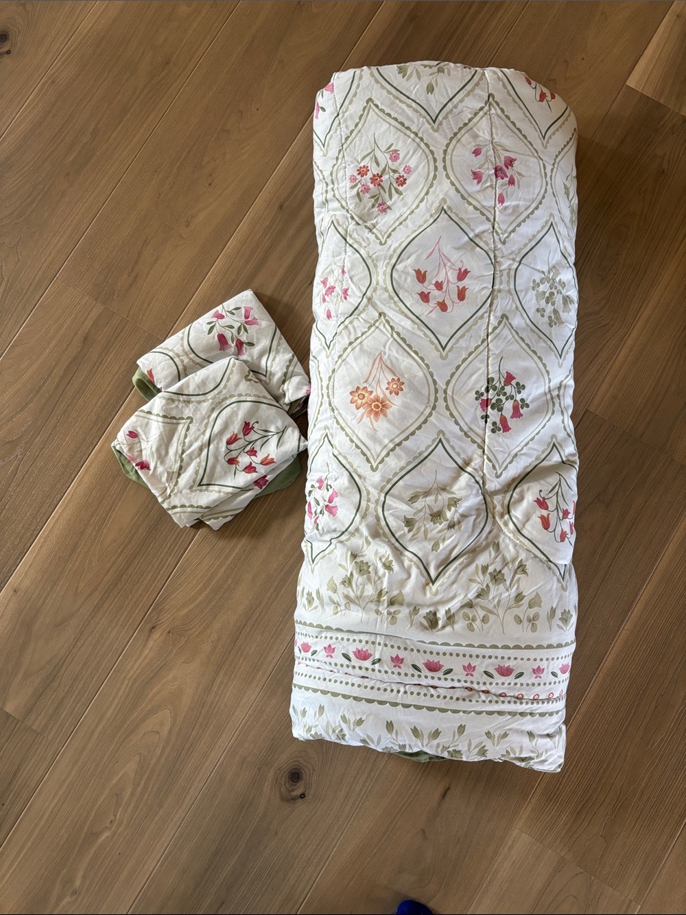 King Floral Quilted Comforter Set in Green and Pink